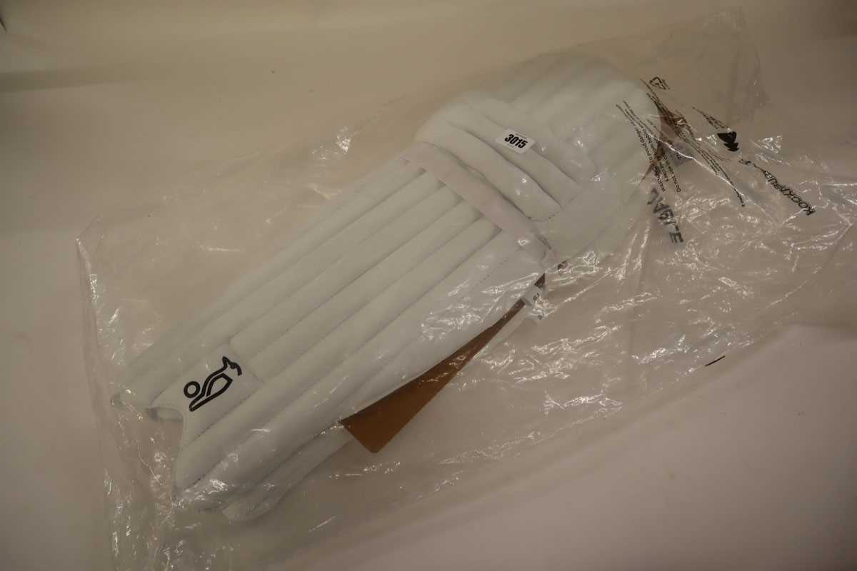 Lot Kookaburra Ghost 6.1 batting pads, youth, ambi