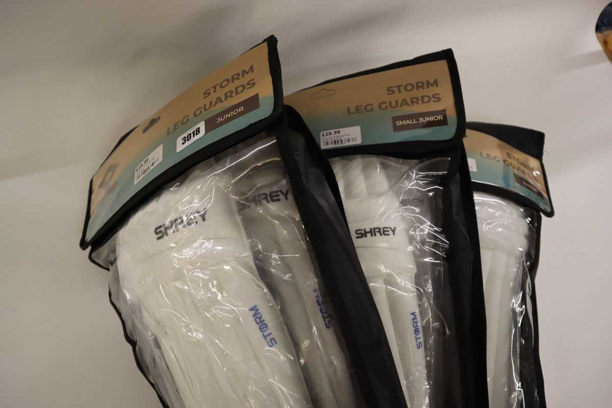 Lot 3x pairs Shrey Storm batting pads, junior, ambi