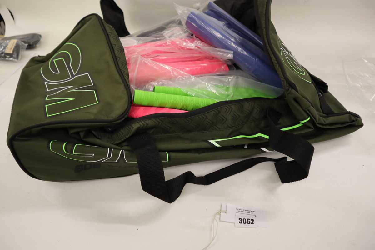 Lot GM cricket bag containing approx. 60x cricket...