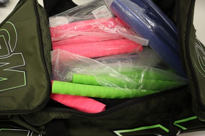 Lot GM cricket bag containing approx. 60x cricket...