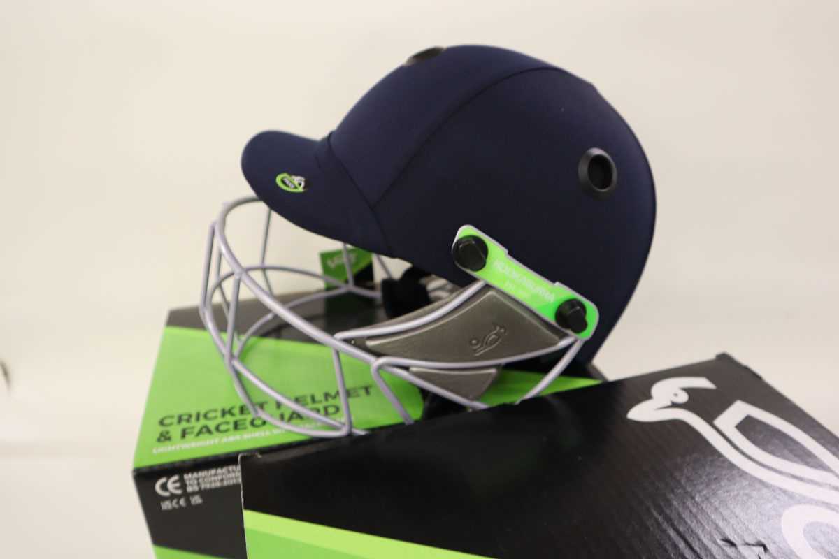 Lot Kookaburra PRO600F cricket helmet, navy, medium