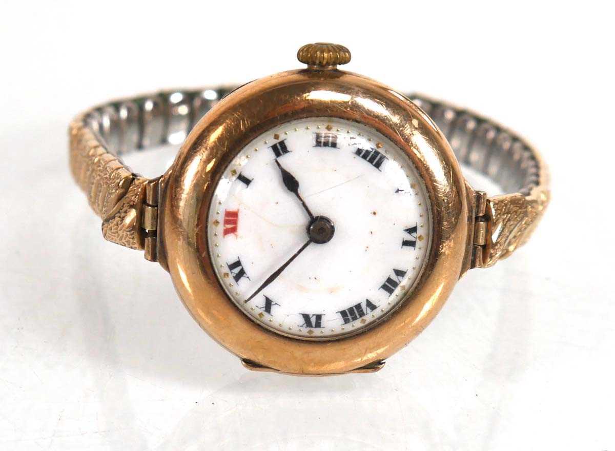 Lot 915 - A ladies 9ct yellow gold wristwatch, the...