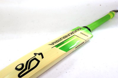 Lot Kookaburra Kahuna 6.5 junior cricket bat, size...