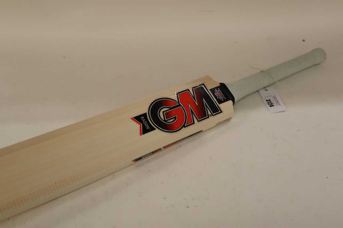 Lot GM Radon senior cricket bat, size SH