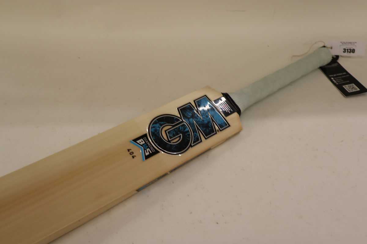 Lot GM Diamond DXM 404 TTNow senior cricket bat,...