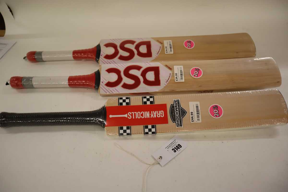 Lot 2x DSC junior cricket bats, 1x size 4, 1x size...