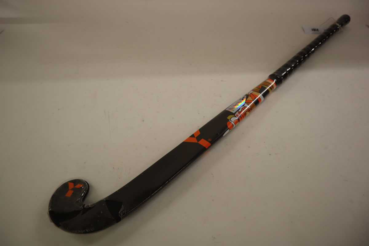 Lot Y1/YLB90 37.5" hockey stick