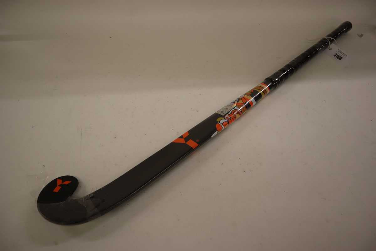 Lot Y1/YLB90 37.5" hockey stick
