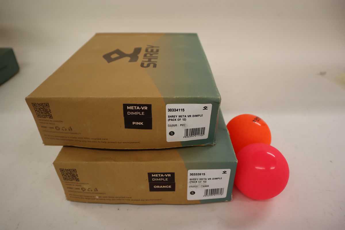 Lot 2x boxes of 12x Shrey Meta hockey balls in...