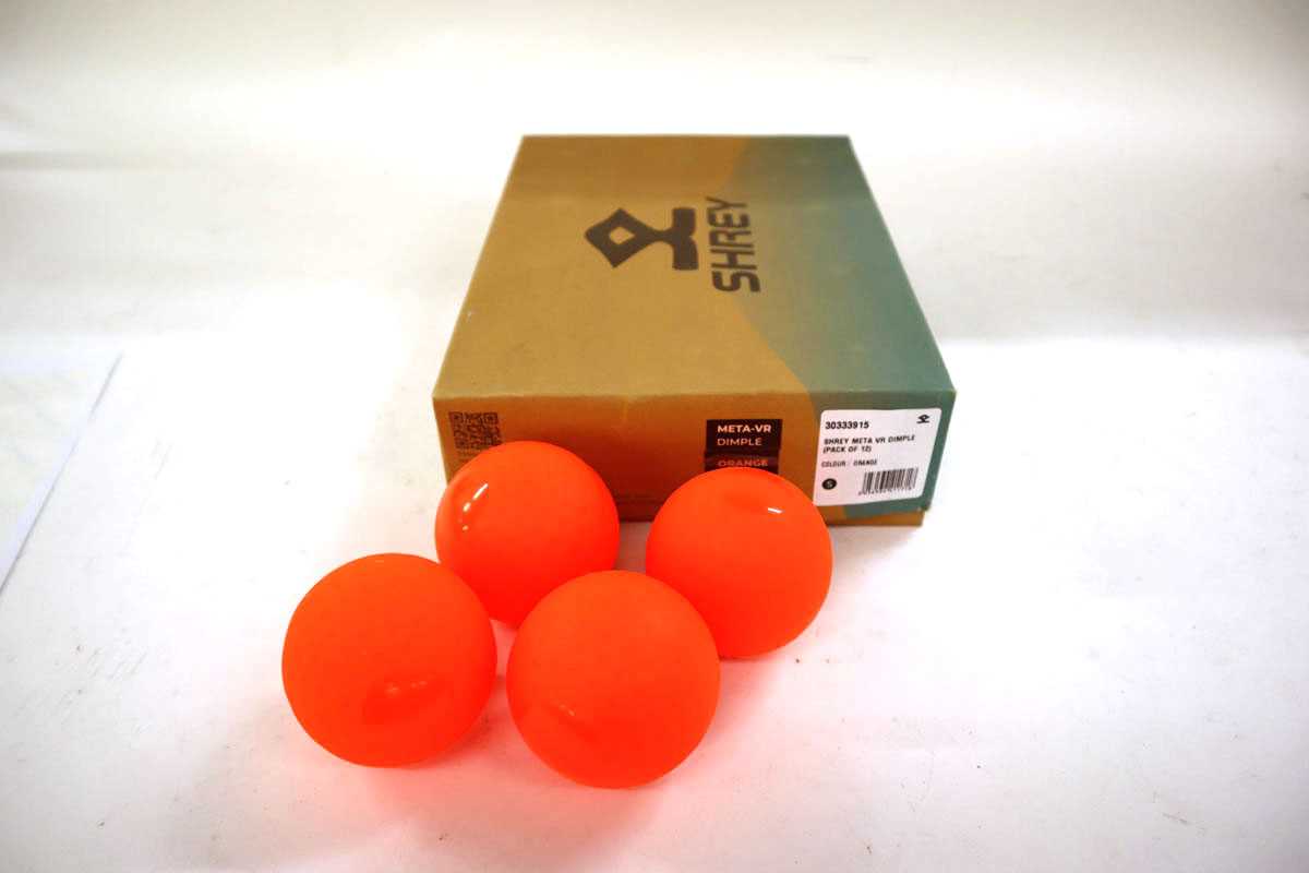 Lot 1x box of 12x Shrey Meta hockey balls in...