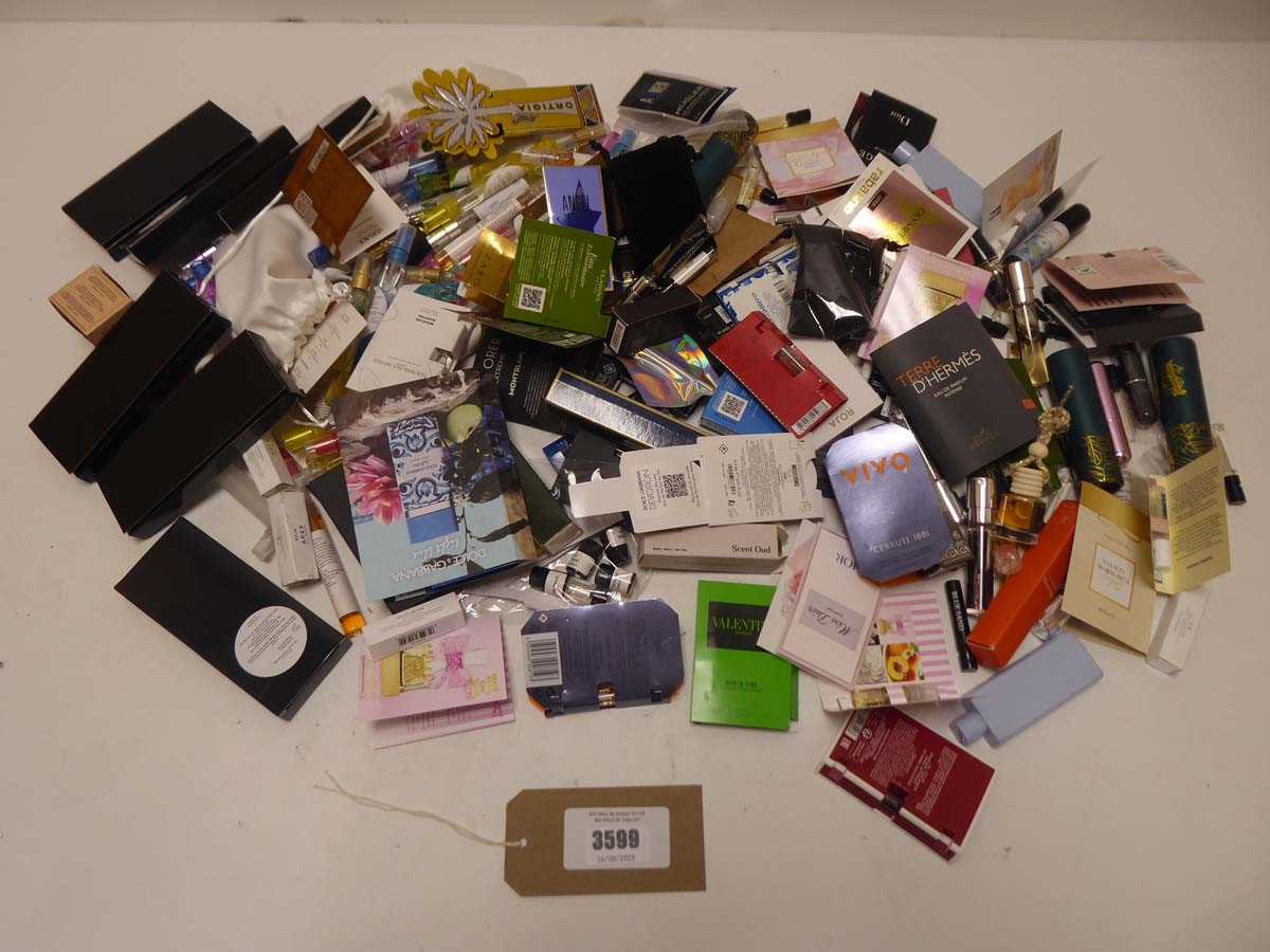 Lot Selection of various perfumes samples