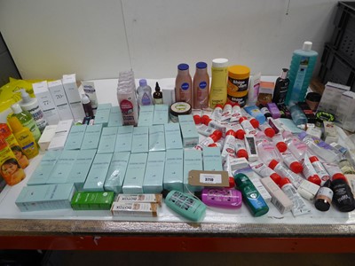 Lot 3710 - Large bag of assorted toiletries