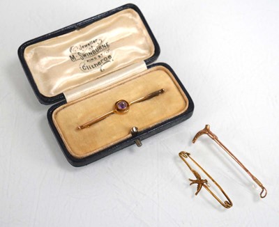 Lot 834 - An early 20th century 15ct yellow gold swallow...