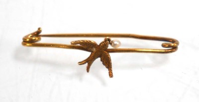 Lot 834 - An early 20th century 15ct yellow gold swallow...