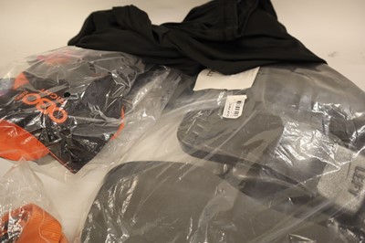 Lot Mercian hockey bag containing 2x GK shoe...