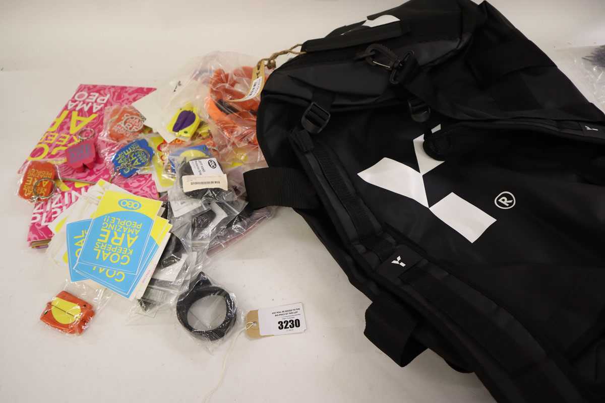 Lot Y1 hockey bag containing OBO stickers,...