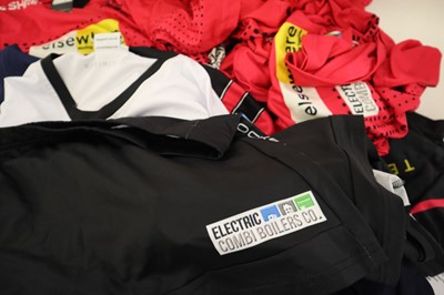 Lot Approx. 12x assorted hockey clothing items,...