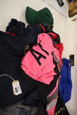 Lot Approx. 12x assorted hockey clothing items,...