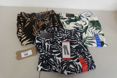 Lot 1123 - Approx. 20 Hilary Radley high waist, wide leg...
