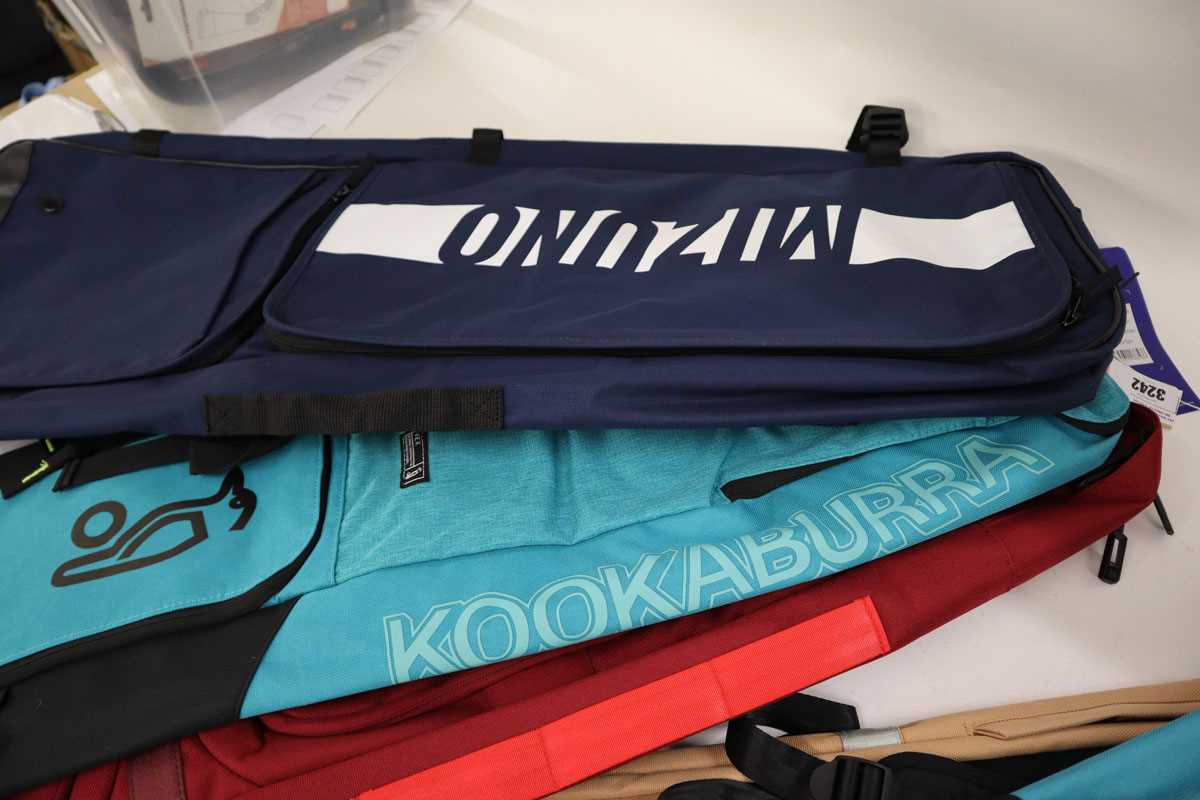 Lot Mizuno, Kookaburra and Balling hockey bags