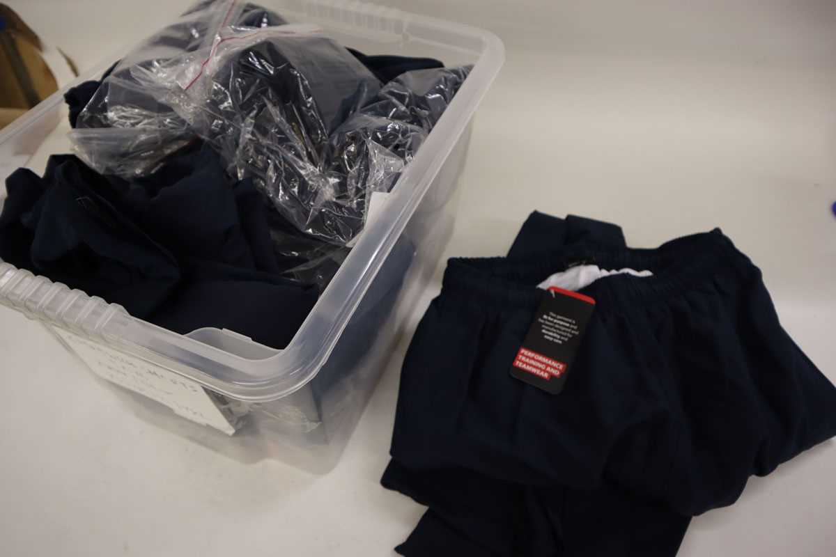 Lot Approx. 6x pairs black sports shorts and 7x...