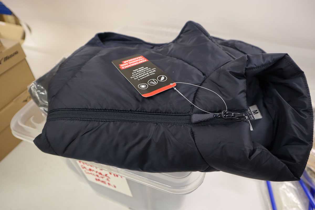 Lot 4x unbranded sports gilets