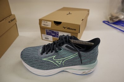 Lot Mizuno Men's Wave Inspire 21 running shoes,...