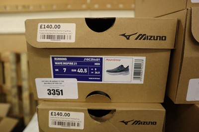 Lot Mizuno Men's Wave Inspire 21 running shoes,...