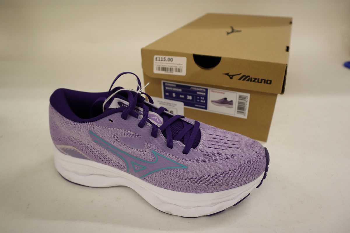Lot Mizuno Women's Wave Serene running shoes, UK5,...