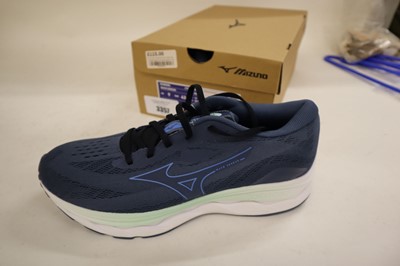 Lot Mizuno Men's Wave Serene running shoes, UK9,...