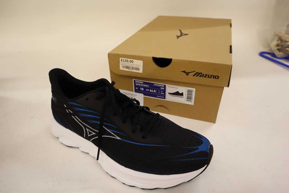 Lot Mizuno Men's Wave Skyrise 6 running shoes,...