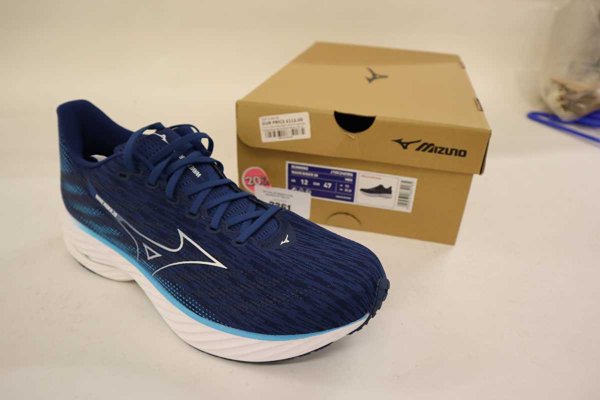 Lot Mizuno Men's Wave Rider 28 running shoes, UK12,...