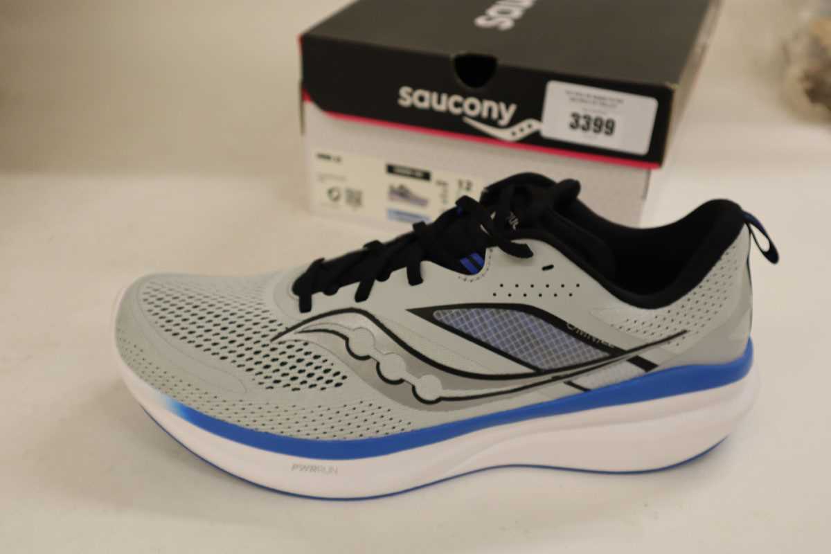 Lot Saucony Omni 22 Men's running shoes, UK 11, boxed