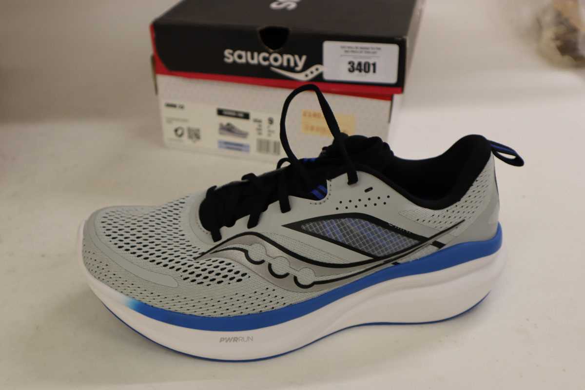Lot Saucony Omni 22 Men's running shoes, UK 8, boxed