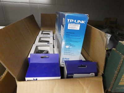 Lot 2227 - Single box of TP. Link & USB chargers