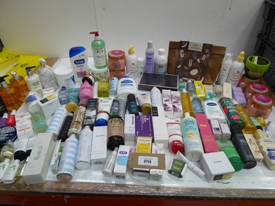 Lot 3715 - Large bag of assorted toiletries