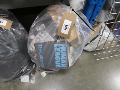 Lot 2221 - Bag of assorted items to include glasses,...
