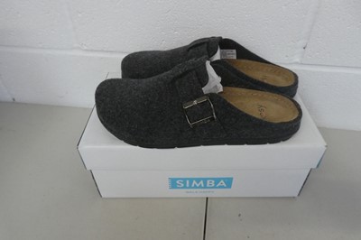 Lot 1220 - Boxed pair of Simba kosy walk happy buckle...