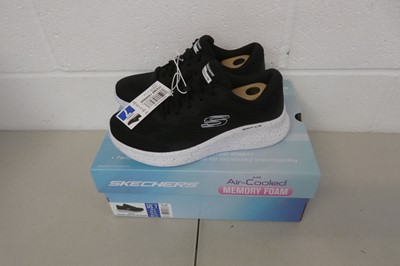 Lot 1224 - Boxed pair of Skechers skech lite air cooled...