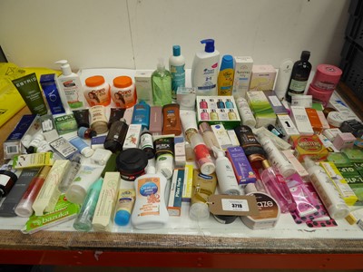 Lot 3719 - Large bag of assorted toiletries