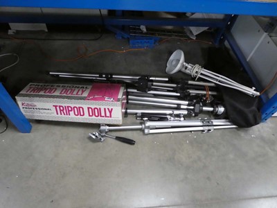 Lot 2359 - Large quantity of tripods