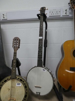 Lot 2371 - 4 string banjo