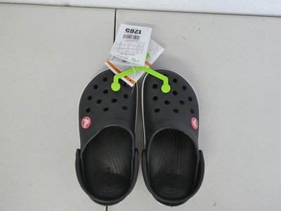 Lot 1265 - Childrens Crocs in black size UK 11