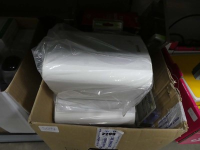Lot 2299 - Box of assorted electrical items to include...