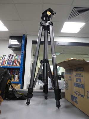 Lot 2314 - Dual tilt tripod