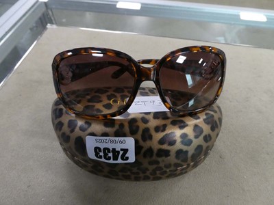 Lot 2433 - Pair of Guess sunglasses