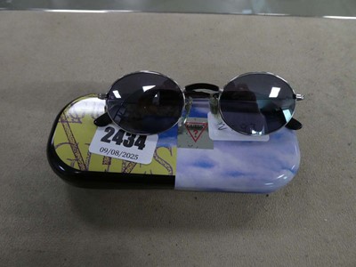 Lot 2434 - Pair of Guess sunglasses
