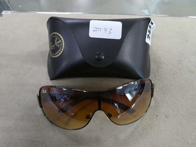 Lot 2441 - Pair of Ray Ban sunglasses