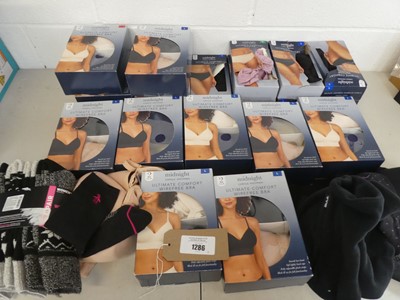 Lot 1286 - Mixed lot of underwear, socks, bras to include...