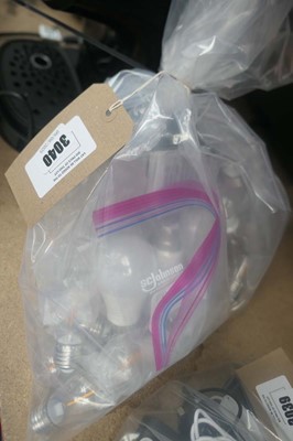 Lot 3040 - Bag of various light bulbs